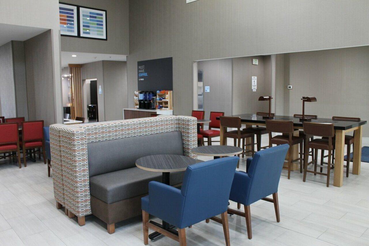 Holiday Inn Express & Suites - Tulare By Ihg Εξωτερικό φωτογραφία
